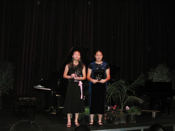 Binh An Nguyen and Jamie Tran
Winners of Fullerton College Piano Ensemble Festival 2005
Late Intermediate level
